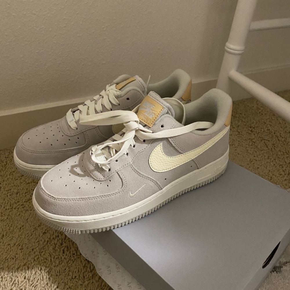 Brand new unworn Nike Air Force 1 LO’07 Women’s size 8.5/men’s size 7